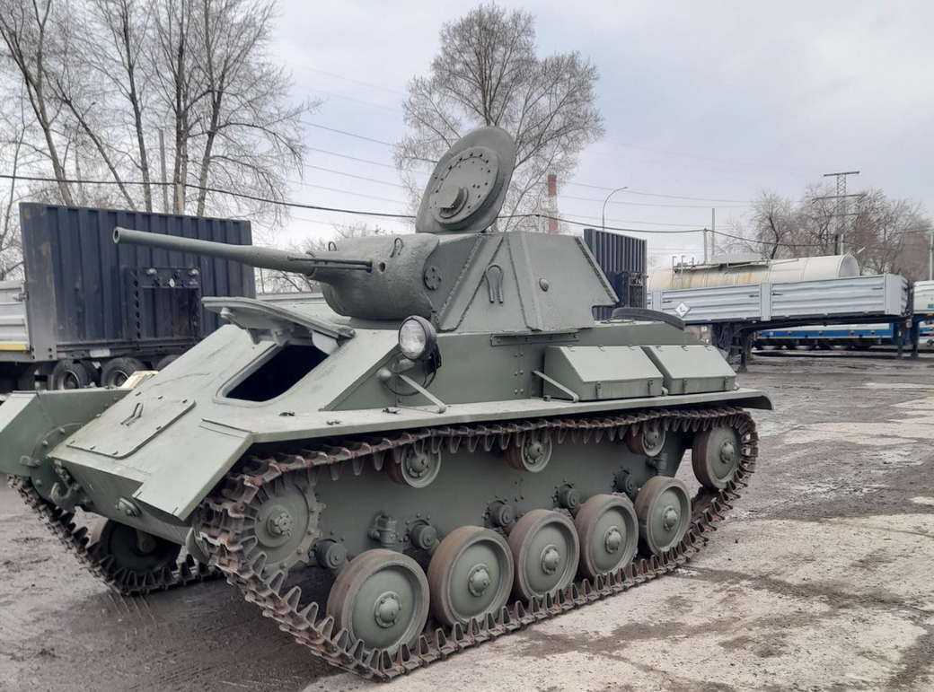 В торжественном марше 9 мая в Кемерове примут участие два танка времен Великой Отечественной войны и зенитная установка С-60 В торжественном марше 9 мая в Кемерове примут участие два танка времен Великой Отечественной войны и зенитная установка С-60
