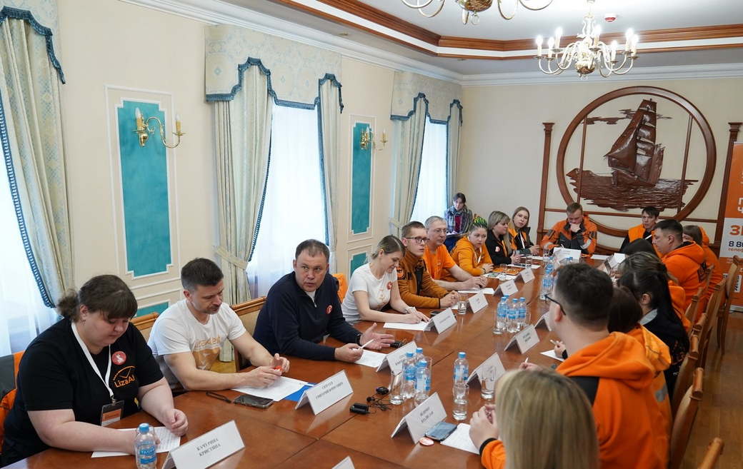 Илья Середюк встретился с курсантами поисково-спасательного отряда «ЛизаАлерт»