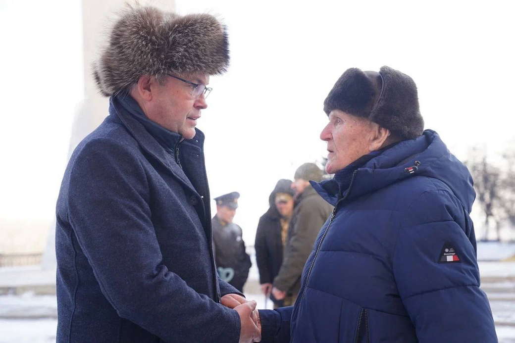 Губернатор Илья Середюк поздравил Почетного гражданина Кузбасса, участника Великой Отечественной войны Анатолия Терехова с 99-летием Губернатор Илья Середюк поздравил Почетного гражданина Кузбасса, участника Великой Отечественной войны Анатолия Терехова с 99-летием