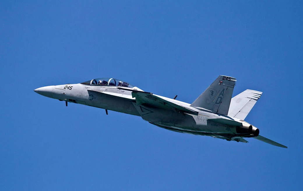 Истребитель F/A-18 упал с палубы авианосца «Гарри Трумэн» в Красном море