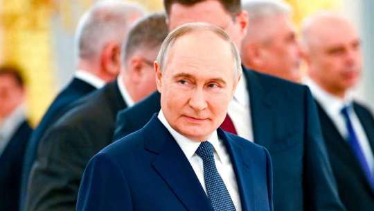 Путин дал поручения по теме развития искусства и культуры Путин дал поручения по теме развития искусства и культуры