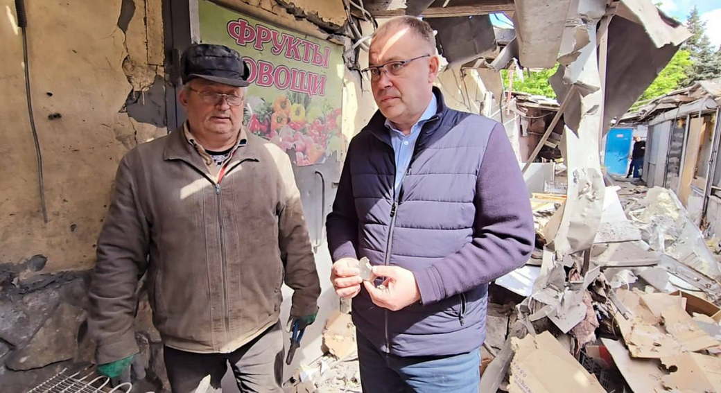 Губернатор Кузбасса Илья Середюк навестил жителей Горловки, пострадавших в результате обстрела ВСУ