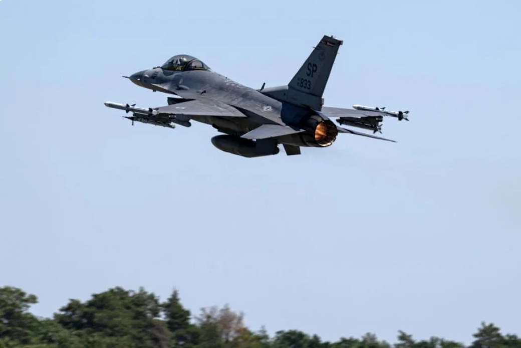 США обучат украинских пилотов обращаться с истребителями F-16 за $310 млн