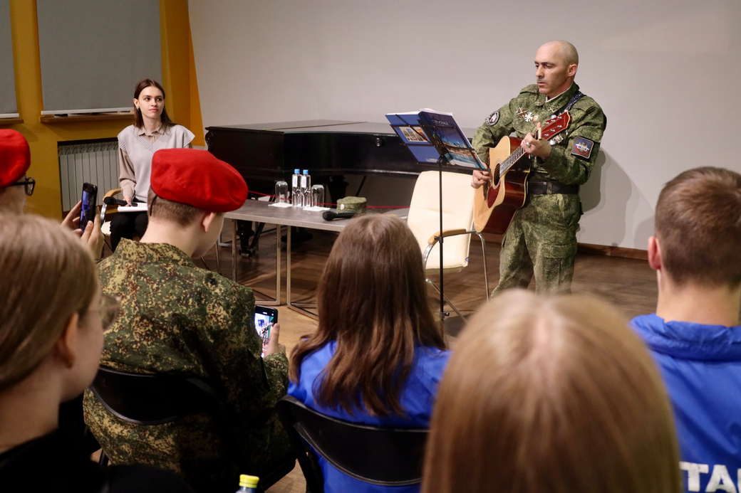 Юные кузбассовцы встретились с ветераном боевых действий