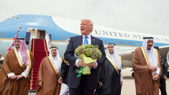 Трамп приехал в Саудовскую Аравию