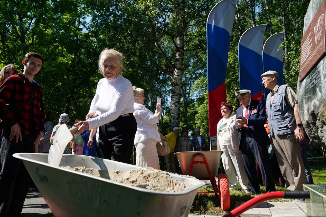 В сквере Юности в Кемерове заложена капсула времени с посланием потомкам В сквере Юности в Кемерове заложена капсула времени с посланием потомкам