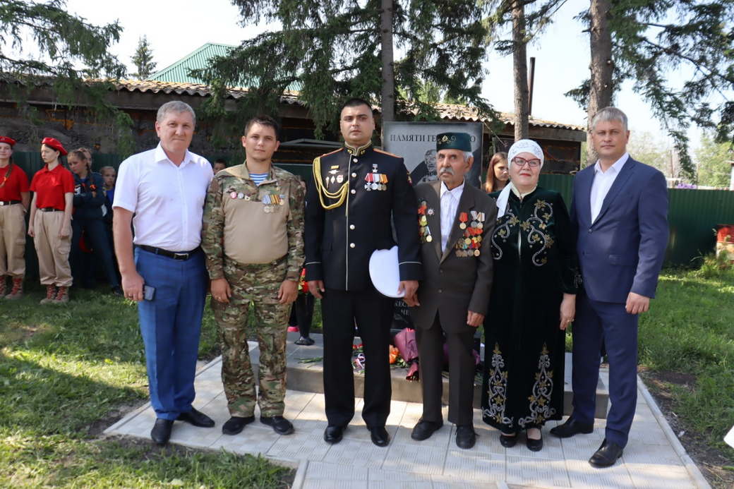 В Юргинском округе открыли два памятника защитникам Отечества