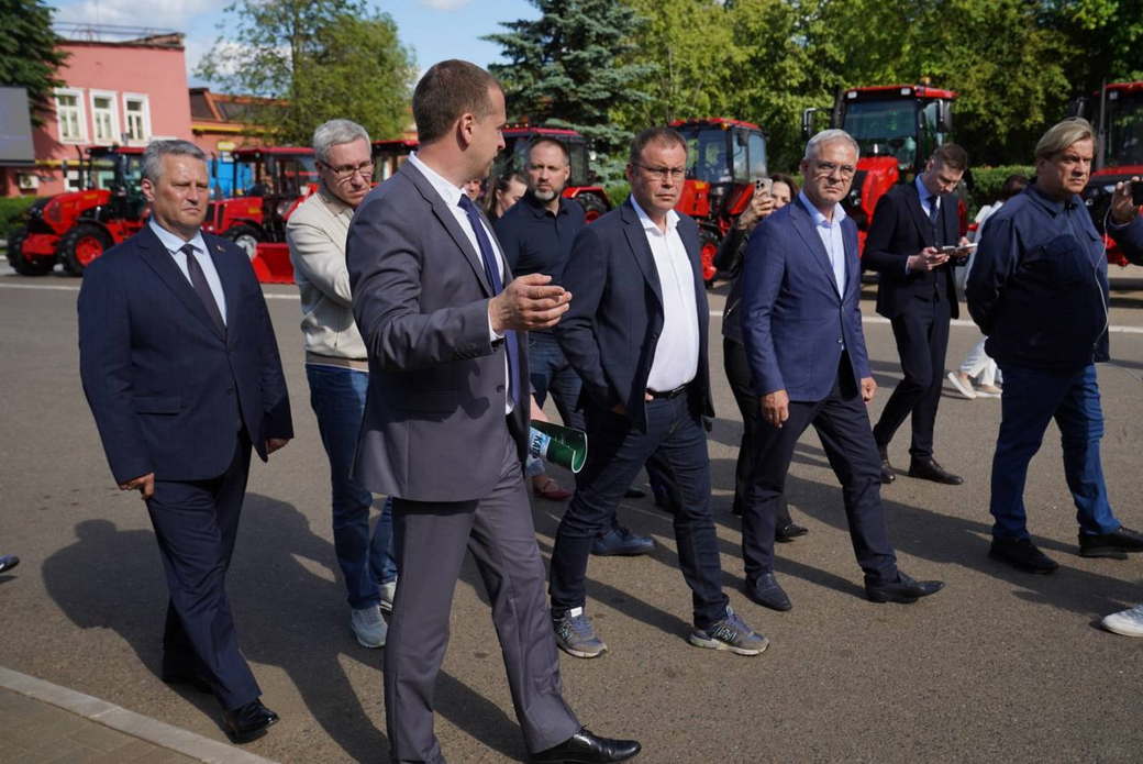 Губернатор Кузбасса Илья Середюк ознакомился с продукцией ведущих машиностроительных заводов Республики Беларусь Губернатор Кузбасса Илья Середюк ознакомился с продукцией ведущих машиностроительных заводов Республики Беларусь