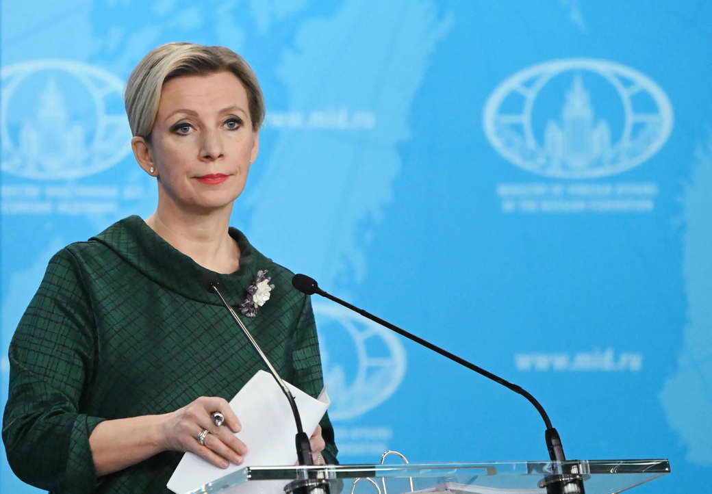 Захарова передала пожелание уехавшим из России артистам