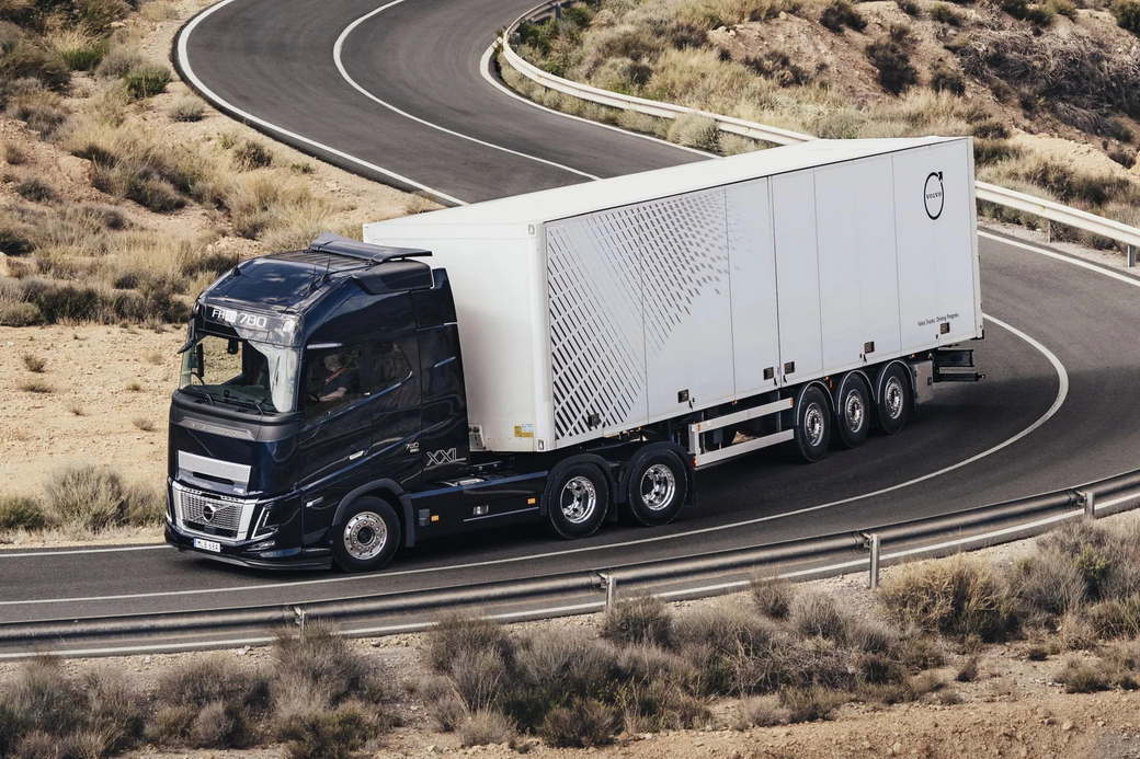 Volvo начала расследование из-за фото Елены Вяльбе на фоне их тягача