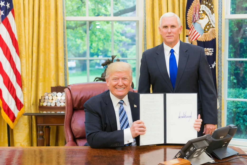 Трамп планирует отменить все запреты для ИИ
