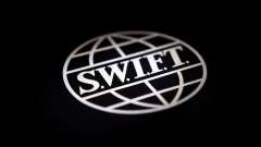 Доля доллара в расчетах через SWIFT в июне опустилась до 47,19%