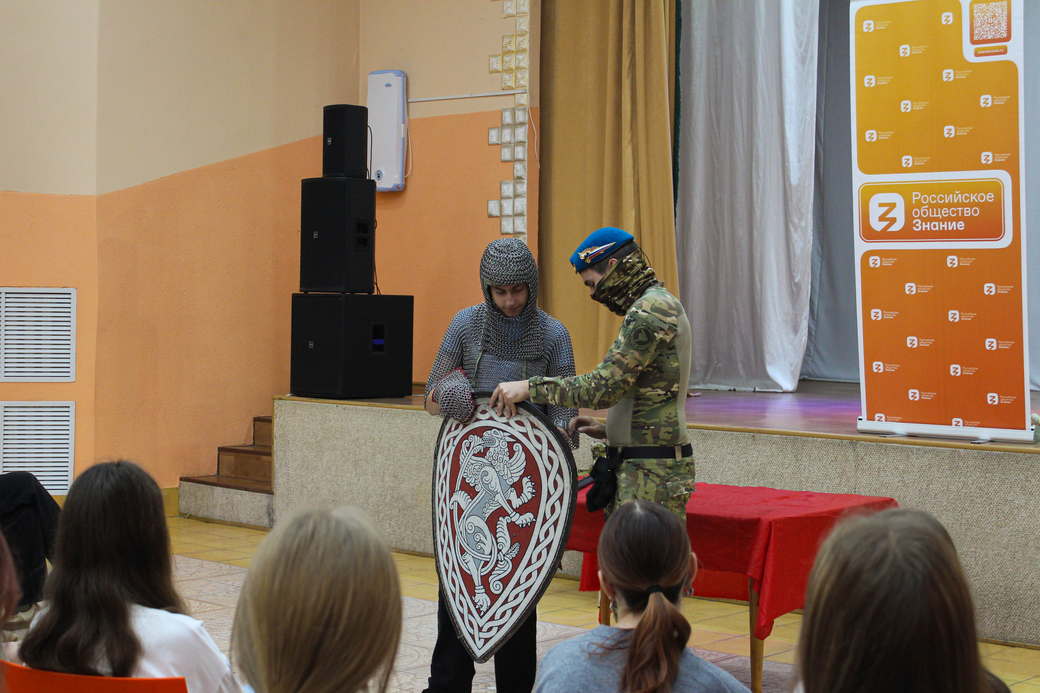 В Тайге открыли памятник, посвященный Защитникам Отечества В Тайге открыли памятник, посвященный Защитникам Отечества
