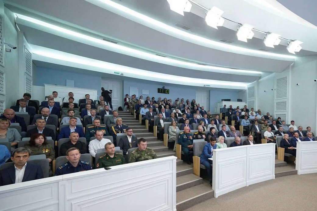 Илья Середюк провел совещание с участниками региональной программы «СВОи Герои. КуZбасс»