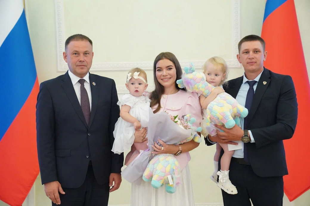 Губернатор Илья Середюк вручил кузбассовцам государственные и региональные награды