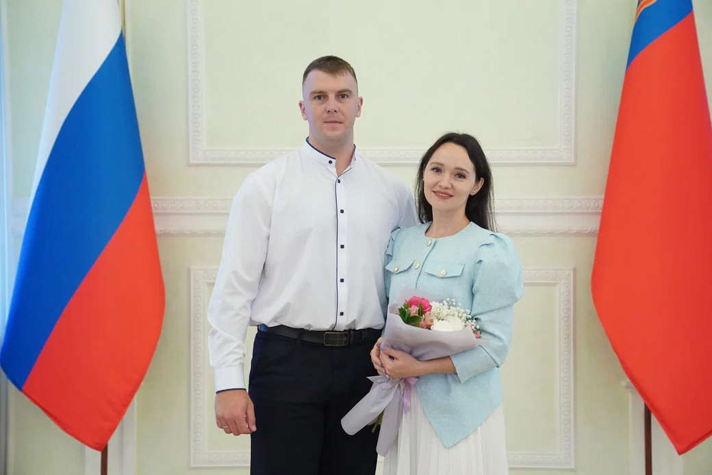Губернатор Илья Середюк вручил кузбассовцам государственные и региональные награды Губернатор Илья Середюк вручил кузбассовцам государственные и региональные награды