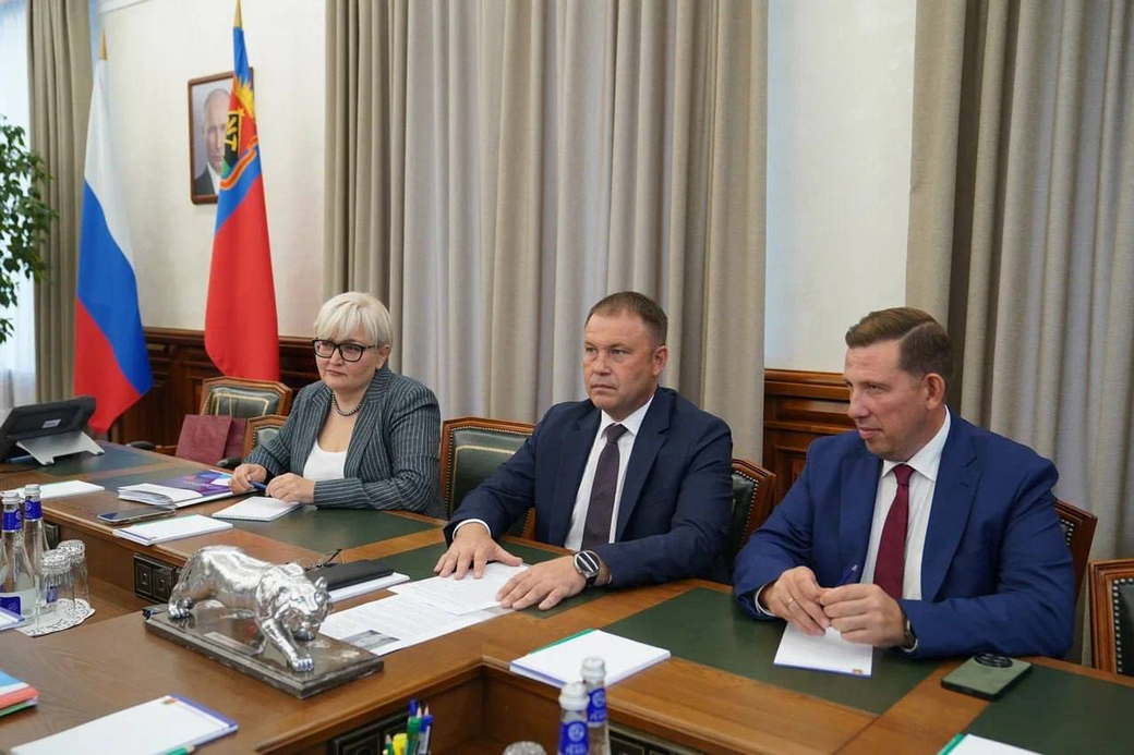 Губернатор Илья Середюк провел рабочую встречу с председателем Комитета Совета Федерации по науке, образованию и культуре Лилией Гумеровой Губернатор Илья Середюк провел рабочую встречу с председателем Комитета Совета Федерации по науке, образованию и культуре Лилией Гумеровой