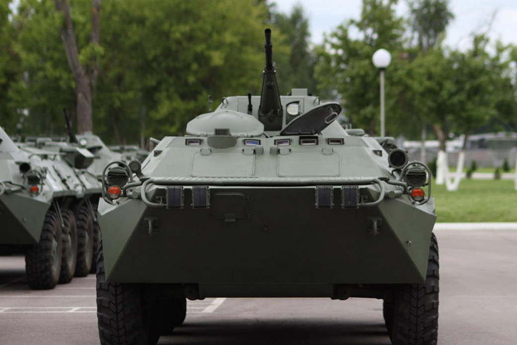 Российскую бронетехнику новейшего образца заметили на границе с НАТО