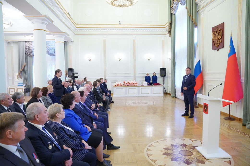 Губернатор Илья Середюк вручил жителям Кузбасса государственные и областные награды Губернатор Илья Середюк вручил жителям Кузбасса государственные и областные награды