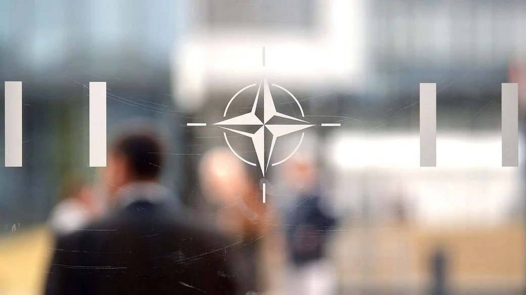 НАТО уже месяц не финансирует закупки оружия для Украины, пишут СМИ