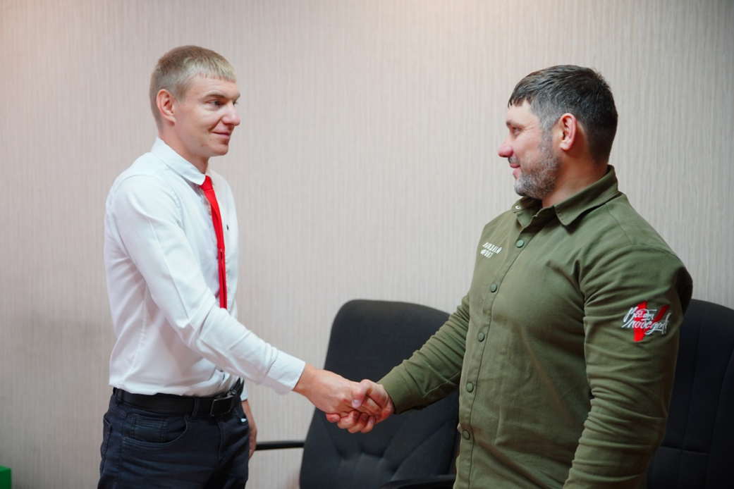 Кузбассовцы поддерживают бойцов СВО: два УАЗа отправятся на фронт Кузбассовцы поддерживают бойцов СВО: два УАЗа отправятся на фронт