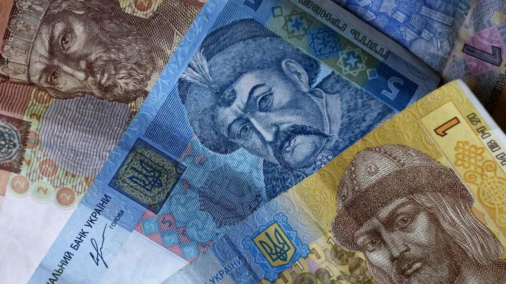 МВФ требует от Украины девальвировать гривну, пишут СМИ