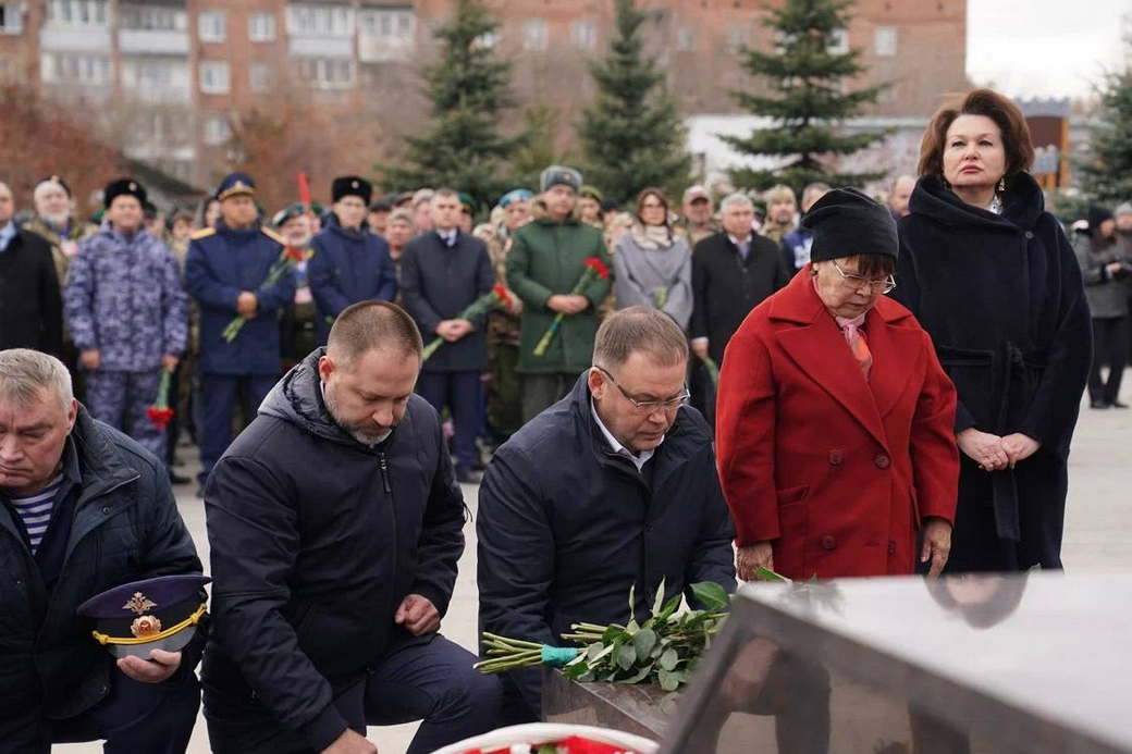 В Белове увековечили память о героях-земляках в бронзе и граните