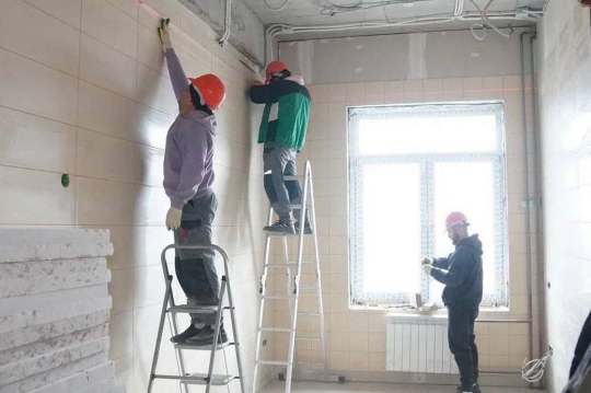 Губернатор Илья Середюк проверил ход строительства детской поликлиники в Белове Губернатор Илья Середюк проверил ход строительства детской поликлиники в Белове
