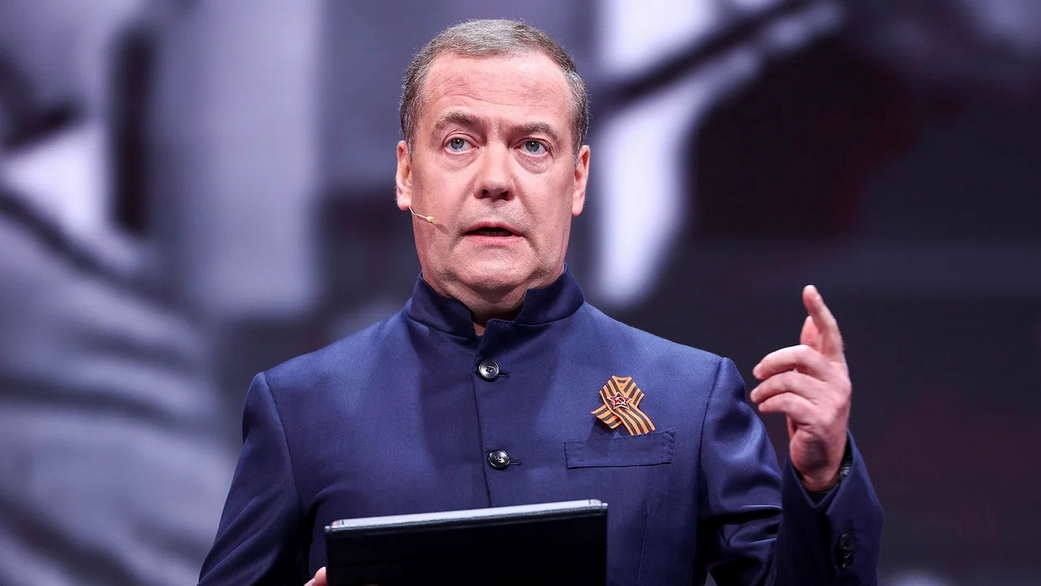 Медведев обвинил фон дер Ляйен и Каллас в «продвижении войны»