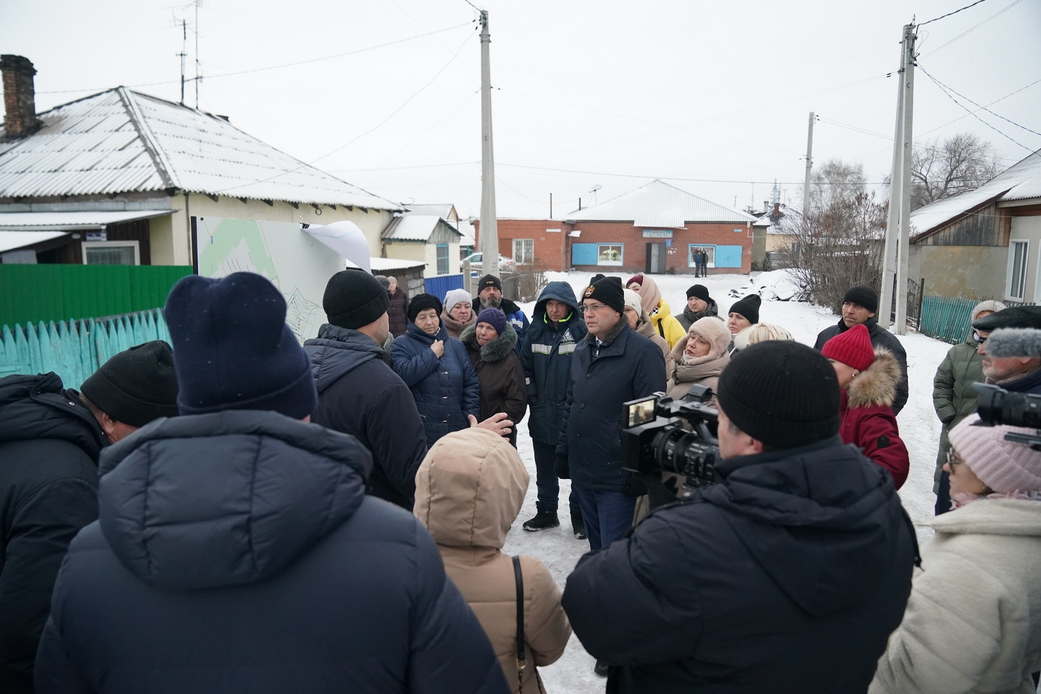 Илья Середюк проверил ход работ по водоотведению в Белове