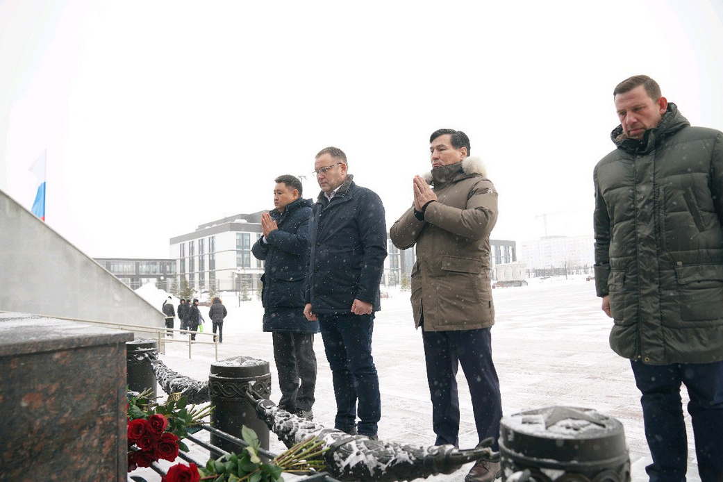 Илья Середюк: земля с мест гибели наших героев в Калмыкии будет размещена на территории Мемориала Воину-Освободителю Илья Середюк: земля с мест гибели наших героев в Калмыкии будет размещена на территории Мемориала Воину-Освободителю
