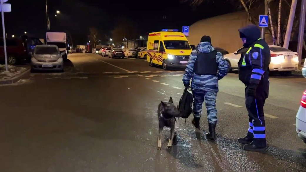 Двое полицейских погибли и двое ранены при взрыве машины на юге Москвы