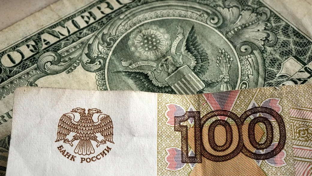 Власти США нашли наличные рубли в сейфе финансиста Эпштейна
