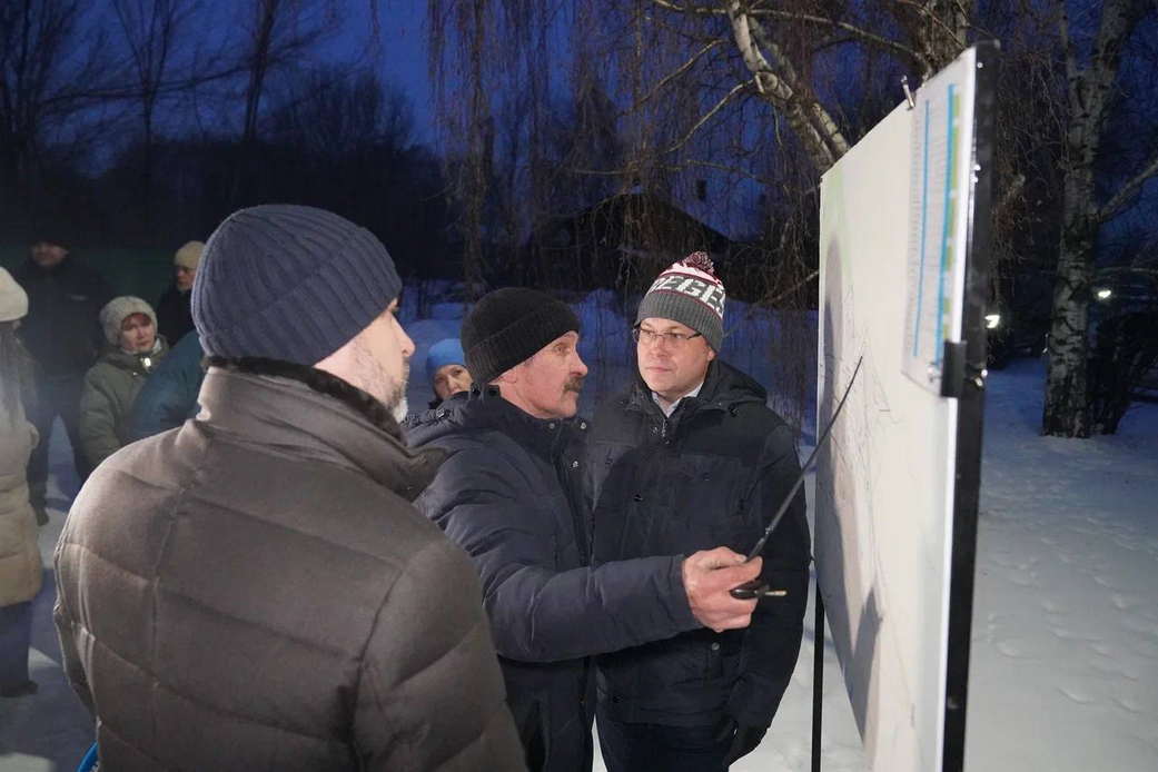 Губернатор Илья Середюк проверил ход работ по водопонижению в Белове Губернатор Илья Середюк проверил ход работ по водопонижению в Белове