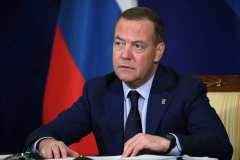 Медведев предупредил Армению о последствиях разрыва связей с РФ