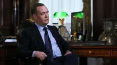 Медведев назвал врагами тех, кто помогает воевать с Россией