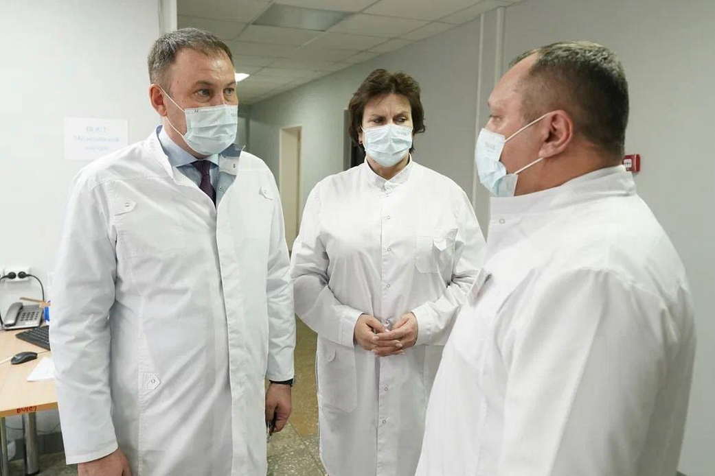 Илья Середюк проверил организацию лечения подопечных психоневрологического интерната в Прокопьевской больнице
