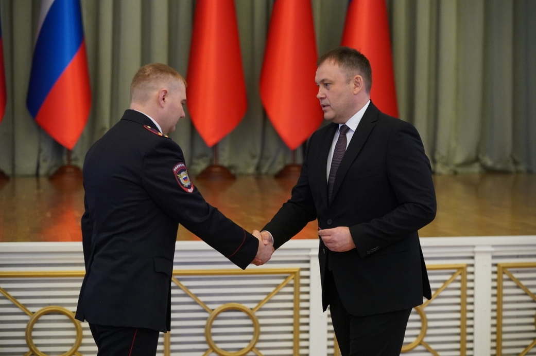 Губернатор Илья Середюк вручил защитникам России областные награды