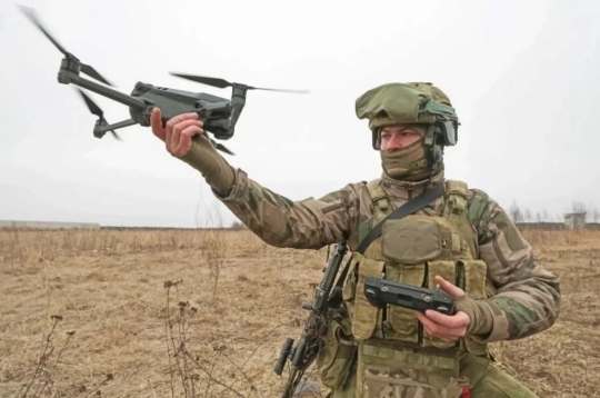 В Запорожской области уничтожили узел управления дронами и станции РЭБ ВСУ В Запорожской области уничтожили узел управления дронами и станции РЭБ ВСУ