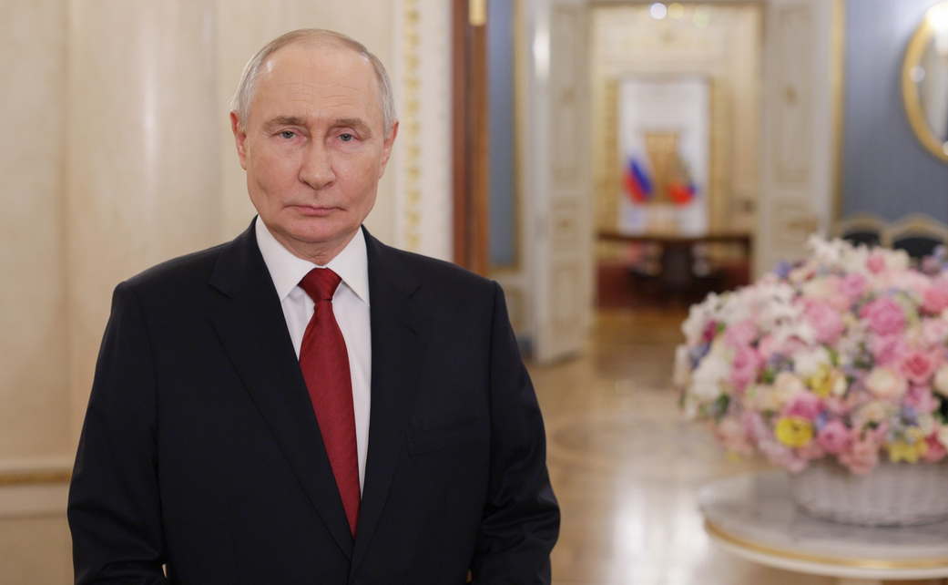 Владимир Путин: Поздравление российским женщинам с 8 Марта