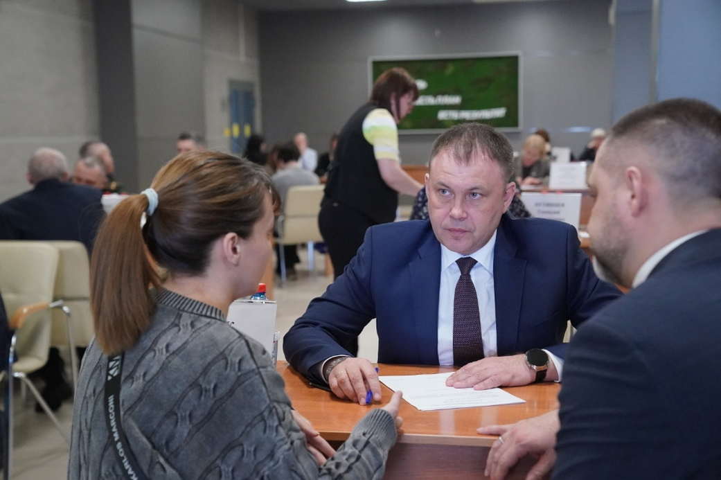 Илья Середюк провел в Белове прием участников спецоперации и членов их семей