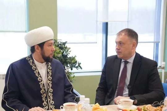 Илья Середюк поздравил мусульман Кузбасса с праздником Ураза-байрам Илья Середюк поздравил мусульман Кузбасса с праздником Ураза-байрам