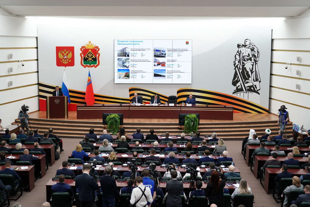 Губернатор Илья Середюк представил ежегодный отчет Парламенту Кузбасса Губернатор Илья Середюк представил ежегодный отчет Парламенту Кузбасса