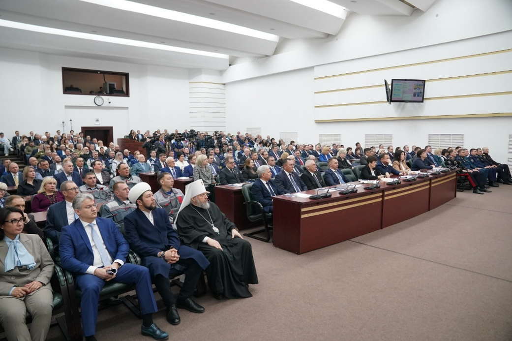 Губернатор Илья Середюк представил ежегодный отчет Парламенту Кузбасса Губернатор Илья Середюк представил ежегодный отчет Парламенту Кузбасса