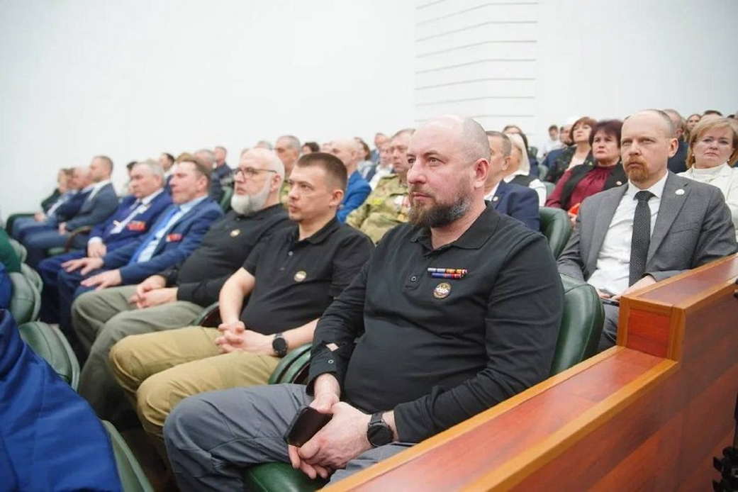 Губернатор Илья Середюк представил ежегодный отчет Парламенту Кузбасса Губернатор Илья Середюк представил ежегодный отчет Парламенту Кузбасса