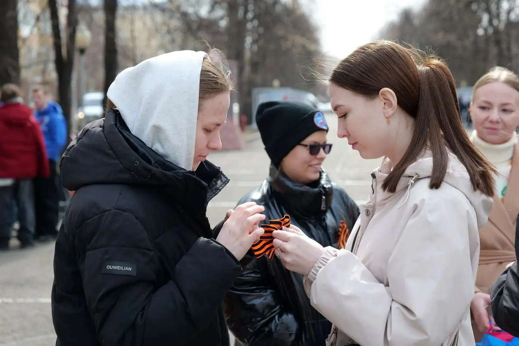 В Кузбассе стартовали всероссийские акции «Георгиевская ленточка» и «Красная гвоздика»