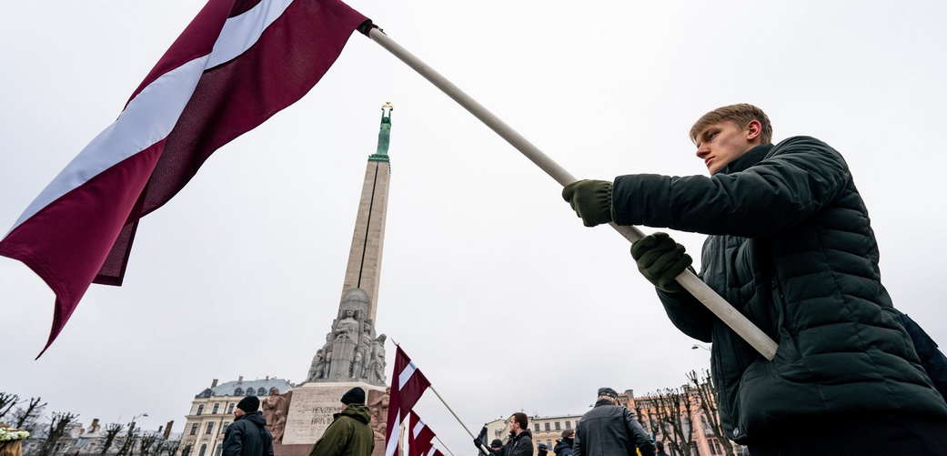 Эксперт: к чему приведет запрет на русские фамилии в Латвии
