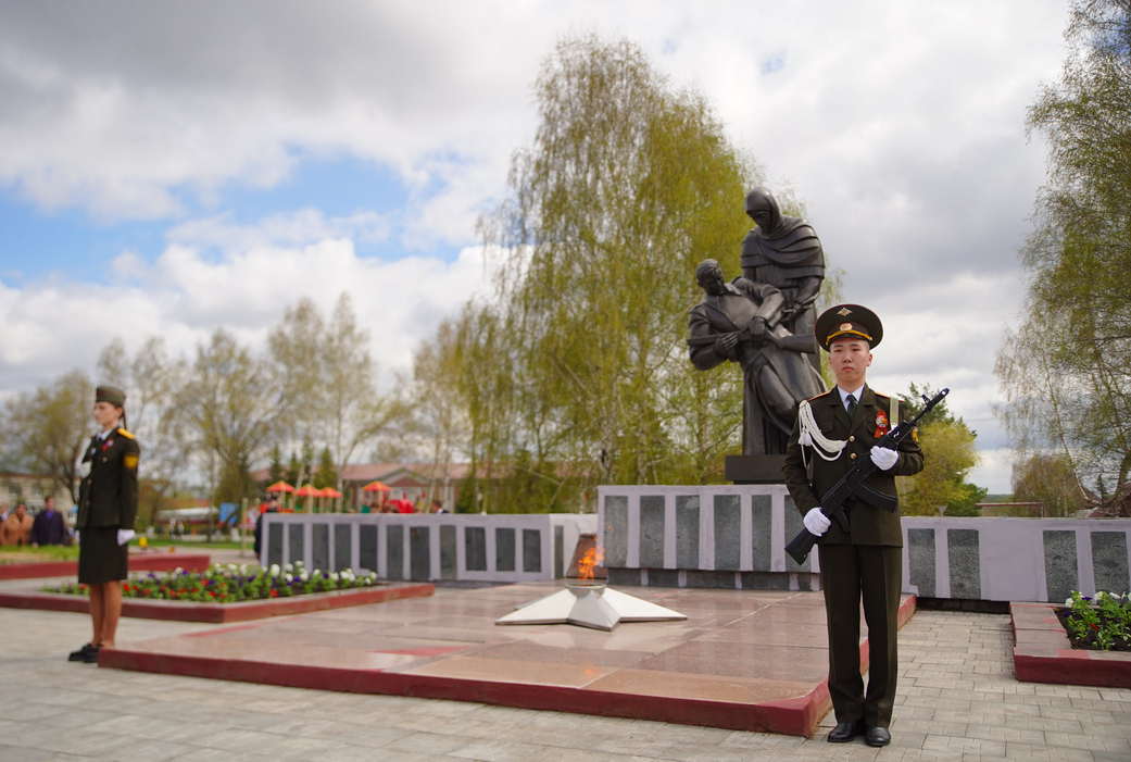 Вечный огонь зажжен сразу на двух мемориалах в Кузбассе