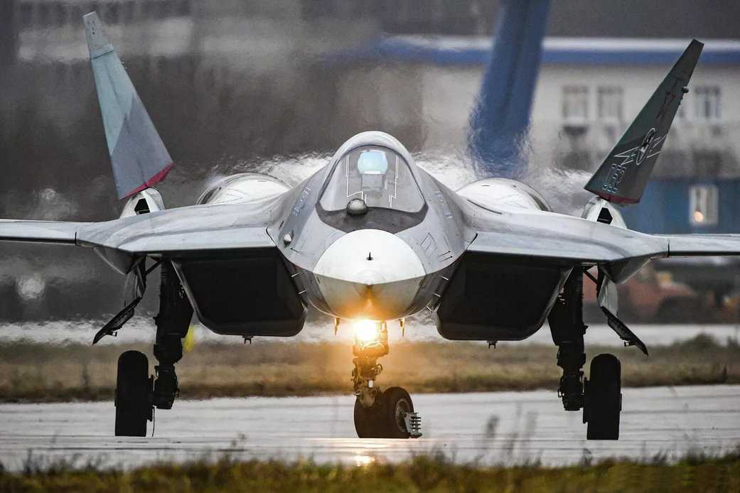 Двухместный Су-57 будет обладать возможностями самолета боевого управления