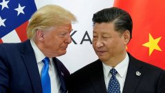 Трамп лично встретил Си Цзиньпина у трапа самолета